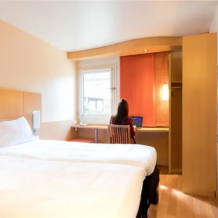 Ibis Centre Bastille Hotel 3*