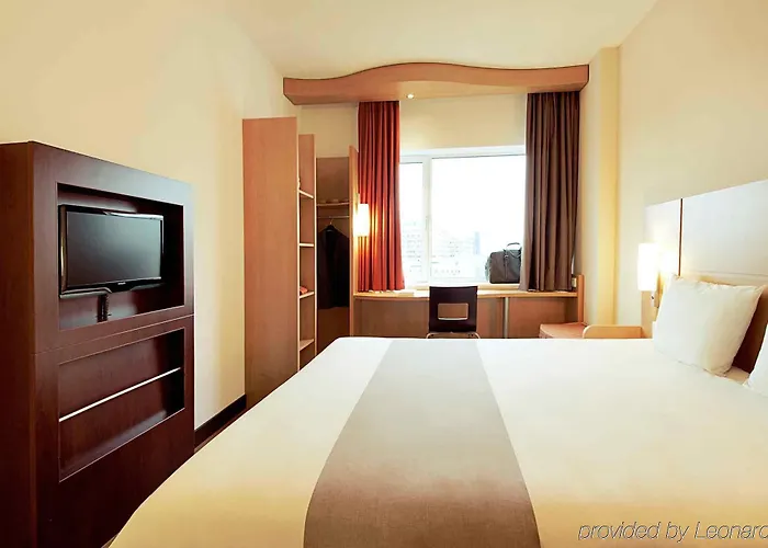 Готель Ibis Centre Bastille 3*