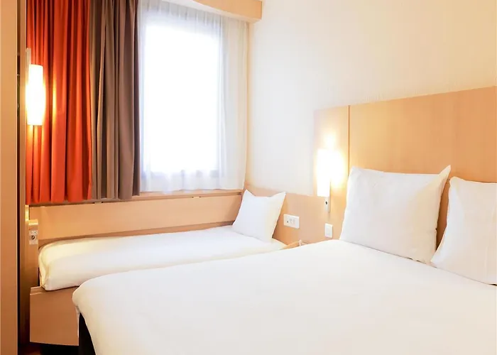 Ibis Centre Bastille Hotel 3*